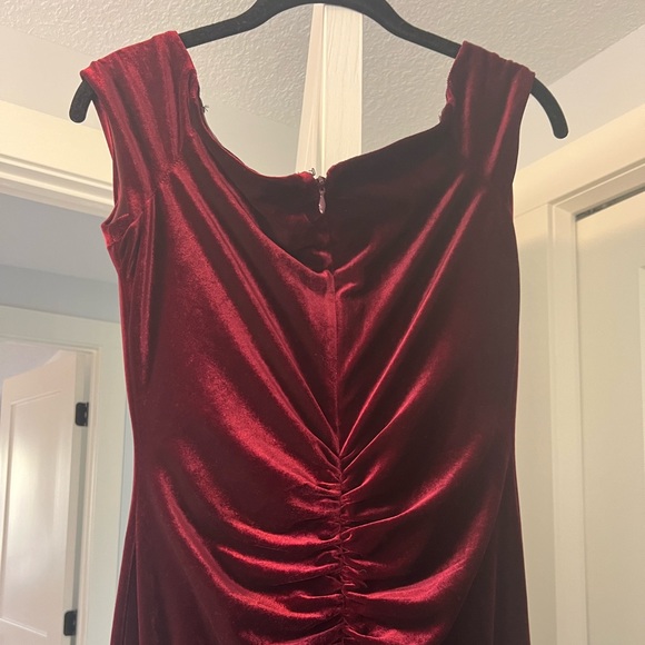 Like New Vince Camuto Velvet Gown, Sz. 8 - Picture 6 of 7
